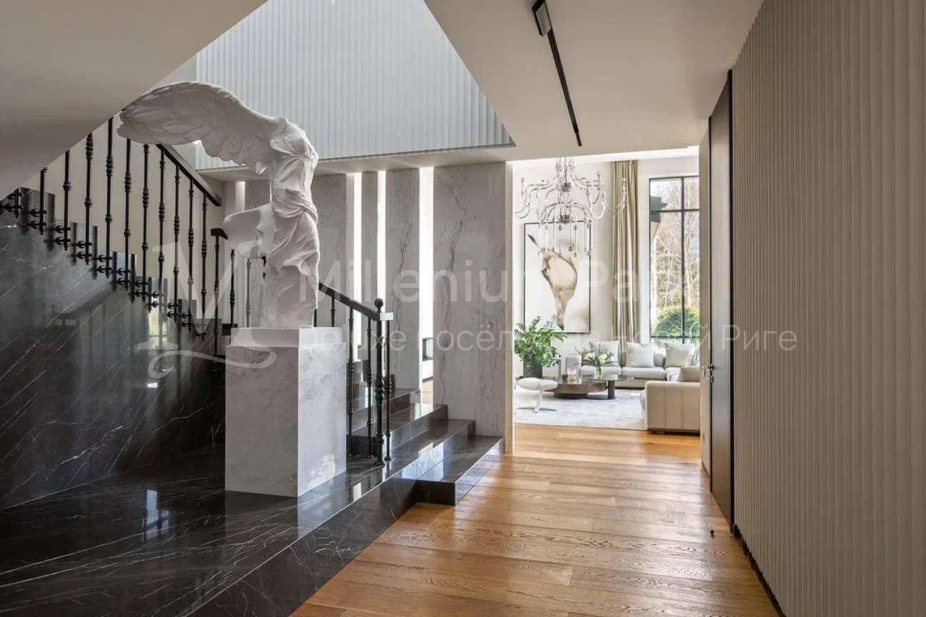 Дом 1400 м² — Millenium Park, лот 190064